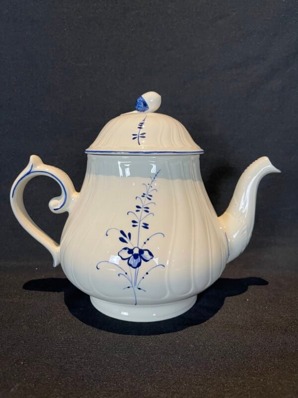 Villeroy & Boch Porcelain Tea Pot Blue Floral Vieux Luxembourg Depuis 1748 VTG