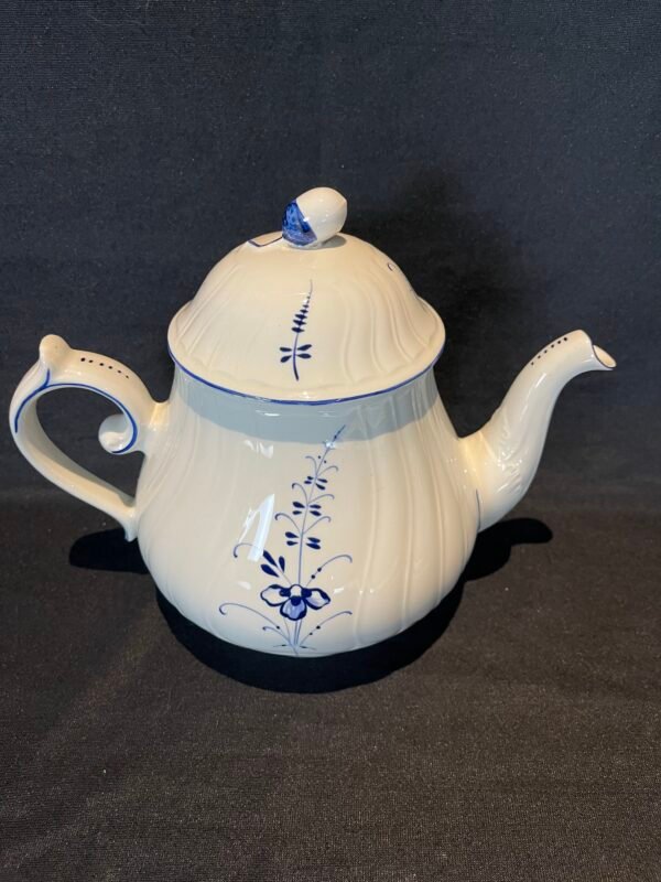 Villeroy & Boch Porcelain Tea Pot Blue Floral Vieux Luxembourg Depuis 1748 VTG - Image 2