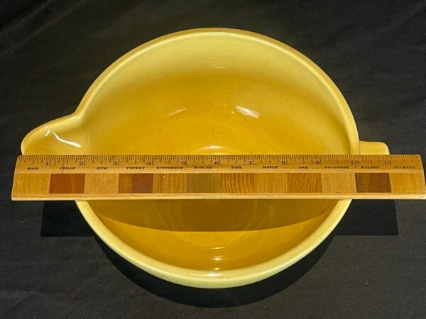 Vintage Yellow Ware mixing bowl - 8" ID - Pour spout and handle. - Image 6