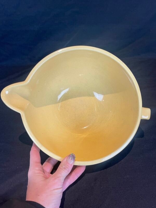 Vintage Yellow Ware mixing bowl - 8" ID - Pour spout and handle. - Image 5