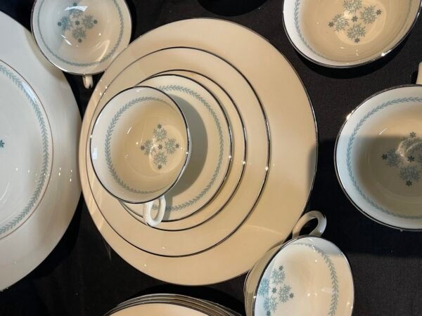 Vintage LENOX Charmaine 40-piece Dinner Set - Settings for 8 people - Image 2