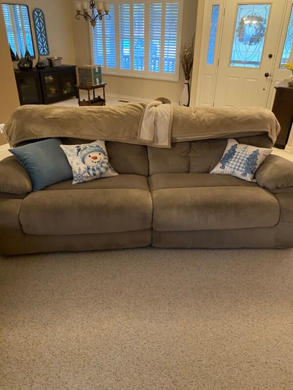 Super Clean Recliner Couch Set
